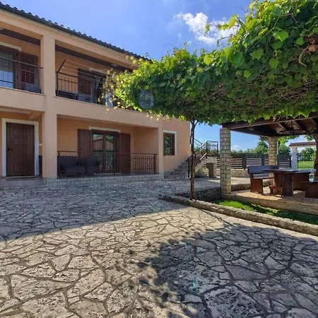 Vila Sani With Private Pool Near Pula Mednjan