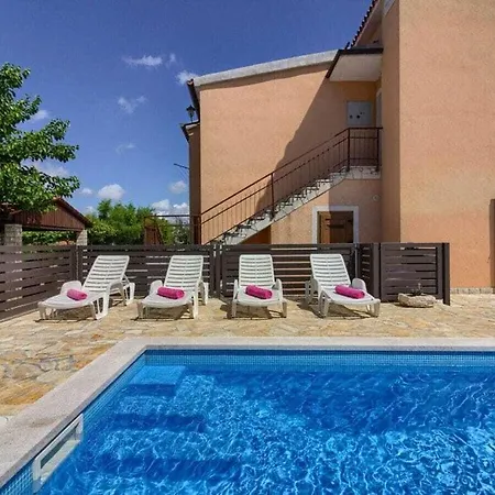 Sani With Private Pool Near Pula Mednjan