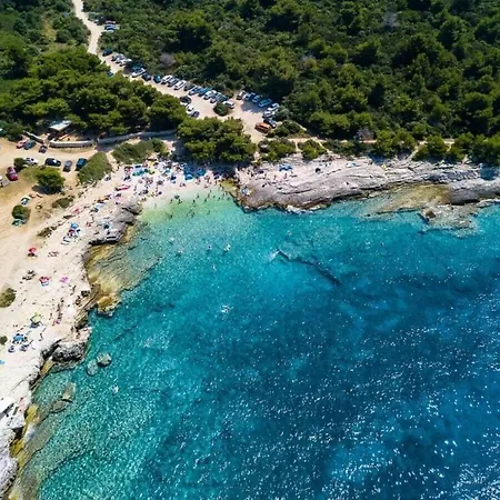 Vila Sani With Private Pool Near Pula Mednjan